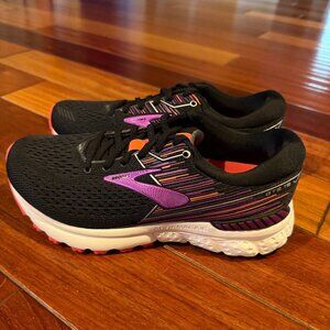 NEW BROOKS GTS 19, SIZE 7.5, EXTRA WIDE